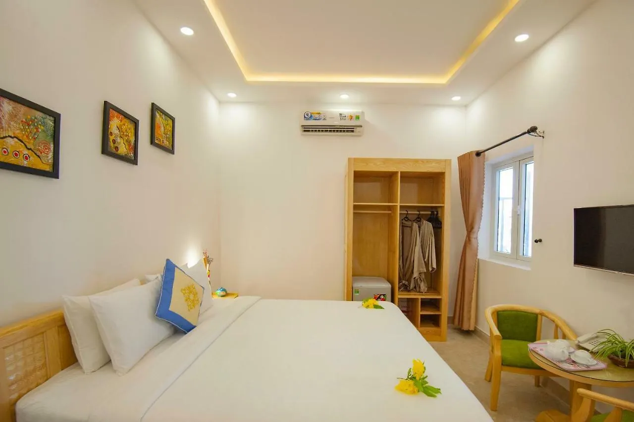 Yellow Daisy Villa Hoi An